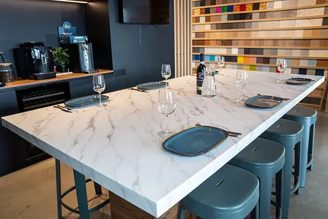 Cover Styl High-resistant Stone HRNE31 Statuary White  1,22x1m