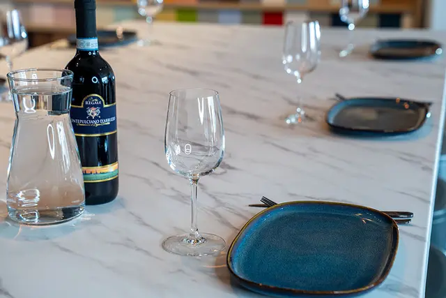 Cover Styl High-resistant Stone HRNE31 Statuary White  1,22x1m 