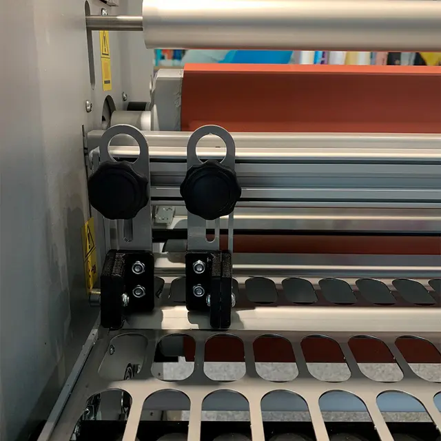 Neschen Cutting System CL/TH Kuttessystem til lamineringsmaskin 