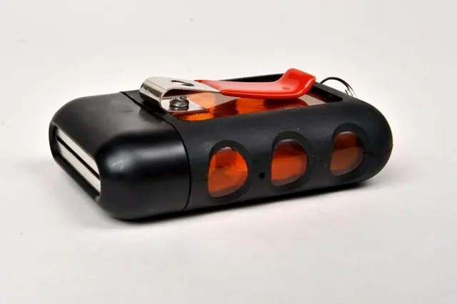 Yellotools BladeBreaker Pro verktøy for å knekke knivblad 