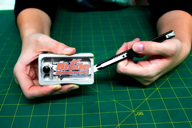 Yellotools BladeBreaker HD black verktøy for å knekke knivblad 