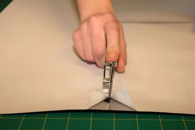 Yellotools BodyGuardKnife ProTeflon kniv for kutting av bakpapir 